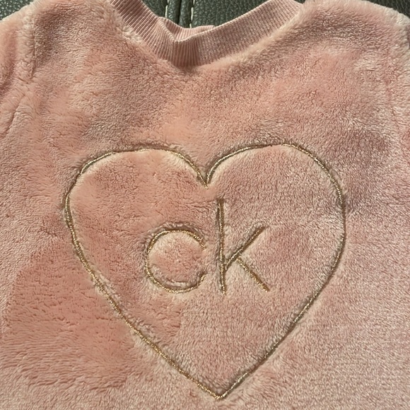 Calvin Klein size 12 months. Soft pink‎ two snap buttons behind neck. GUC. - Picture 3 of 8